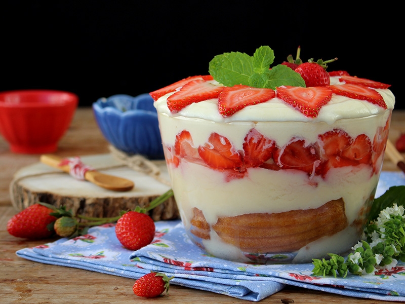 Trifle de Baunilha, Morangos e Madalenas