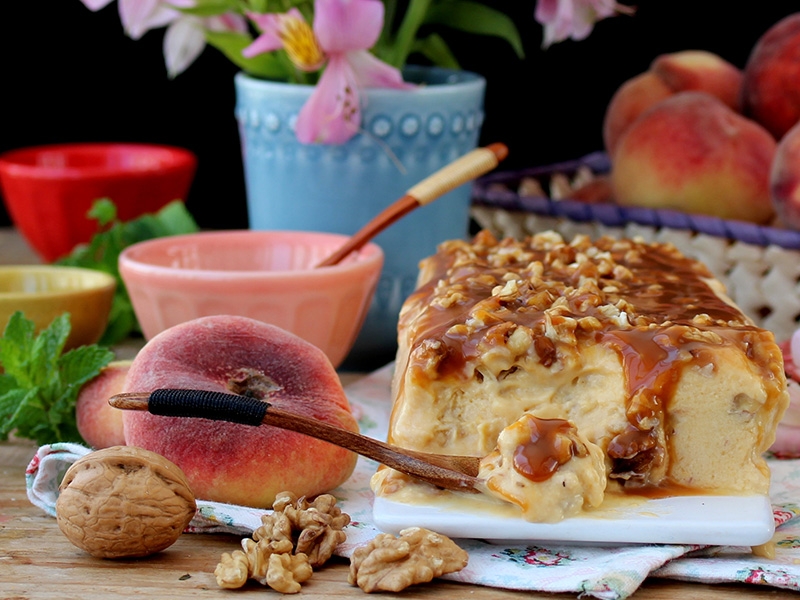 Gelado de Pêssego com Doce de Leite e Nozes