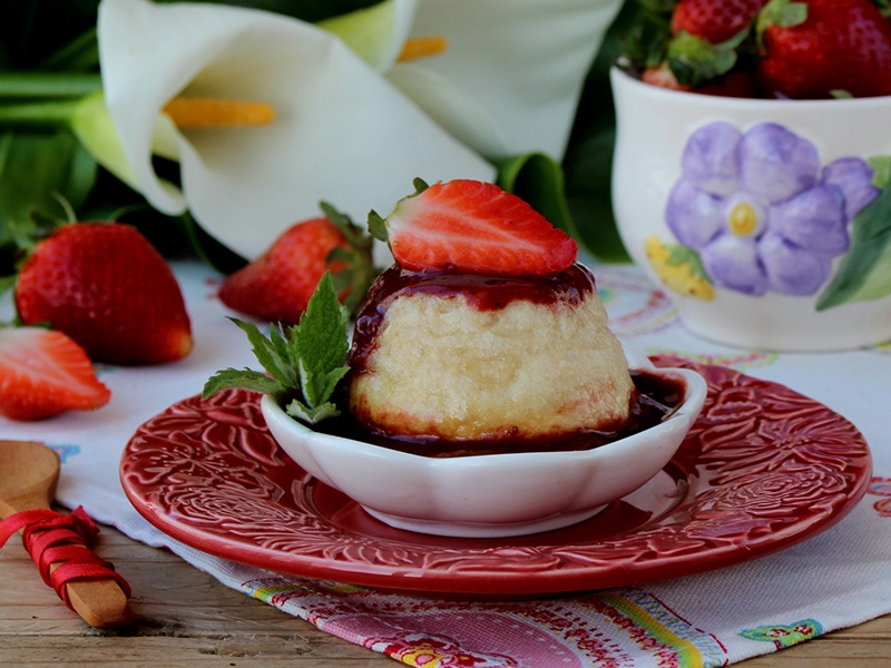 Pudim de Clara de Ovo Light com Molho de Morangos