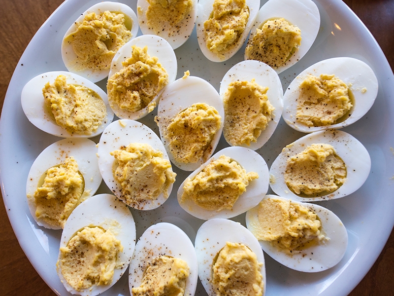 Ovos Cozidos Recheados com Ervas Aromáticas